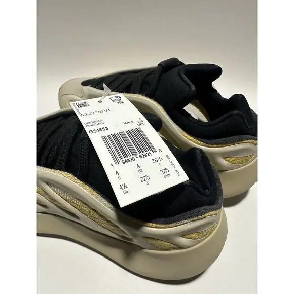 Adidas Yeezy 700 V3 'Safflower' - Sz 4.5 (G54853)